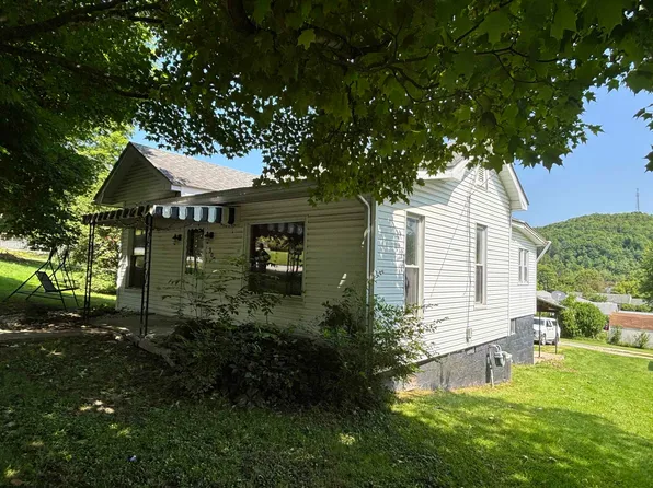 300 Brown Ave, Belington, WV 26250