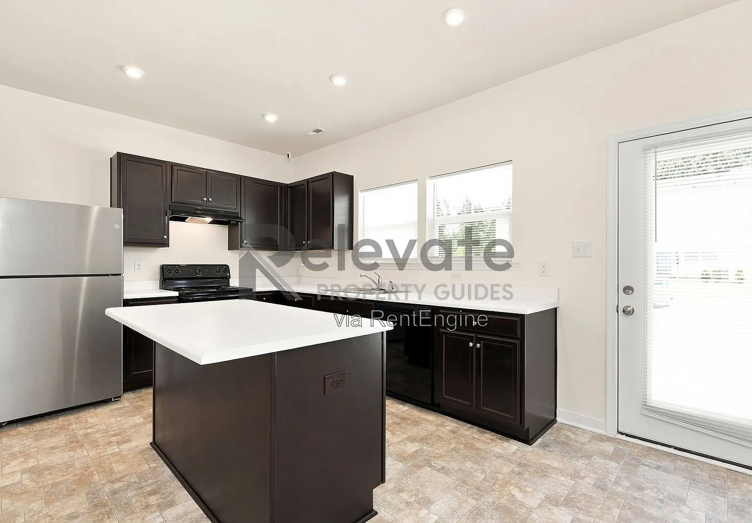 3 bed, 3.0 bath, 1336 sqft, $2,395 — Photo 2