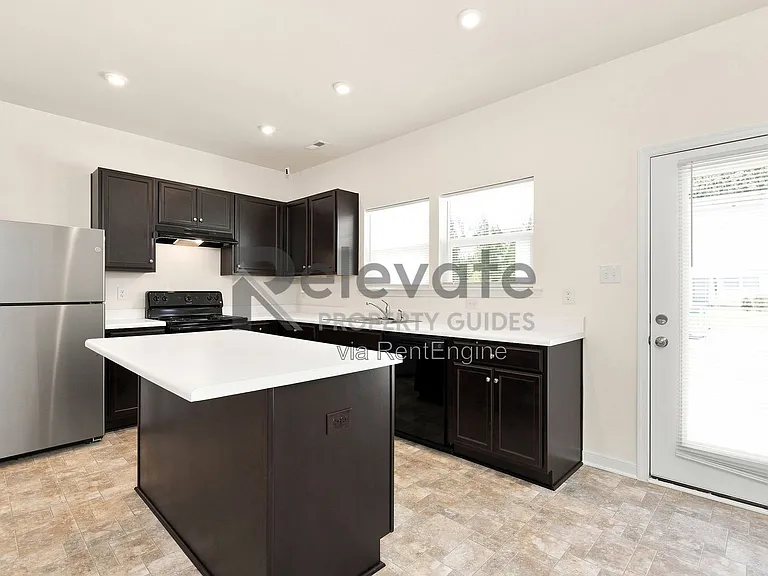 250 Greenpark Rd — Photo 2