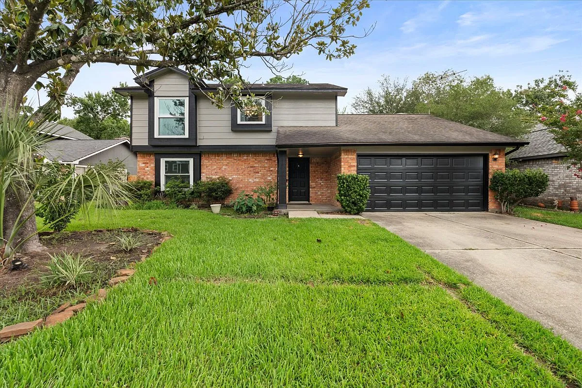 4 bed, 2.5 bath, 2258 sqft, $2,250 — Photo 2