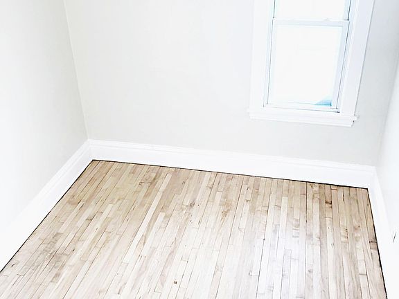 4th image of 376 Fuller Ave