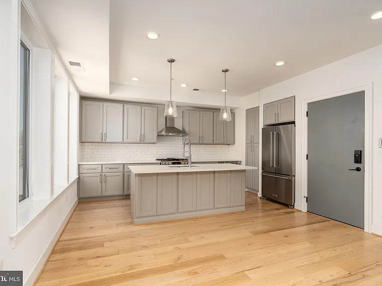 811 Upshur St NW #Penthouse 10 — Photo 5
