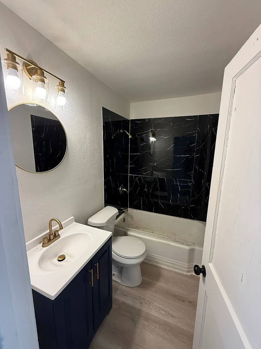 Building Photo - 642 Glazebrook St #3