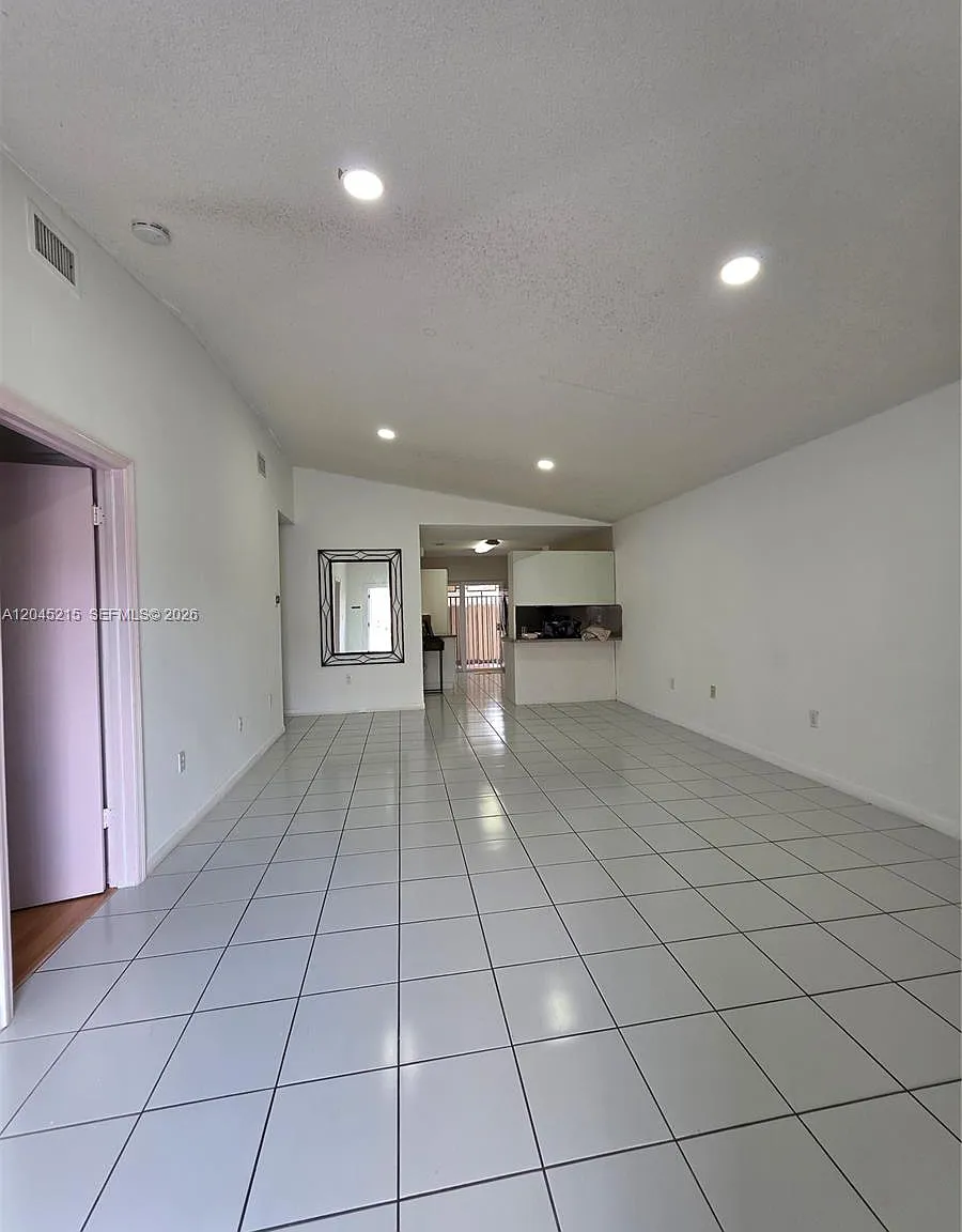 3 bed, 2.0 bath, 1270 sqft, $3,300 — Photo 4