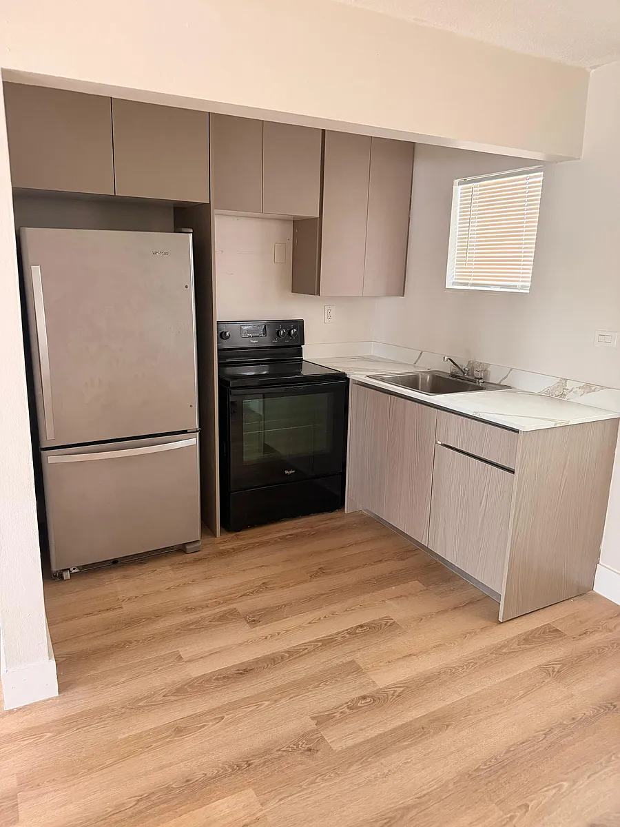 Building Photo - 1760 SW 7th St #8