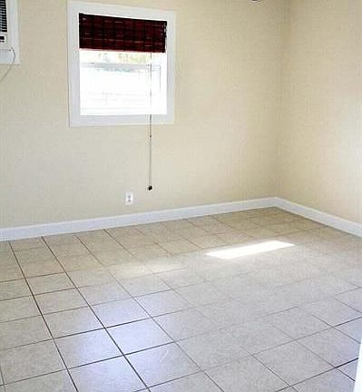 4th image of 615 NE 7th Ave #5