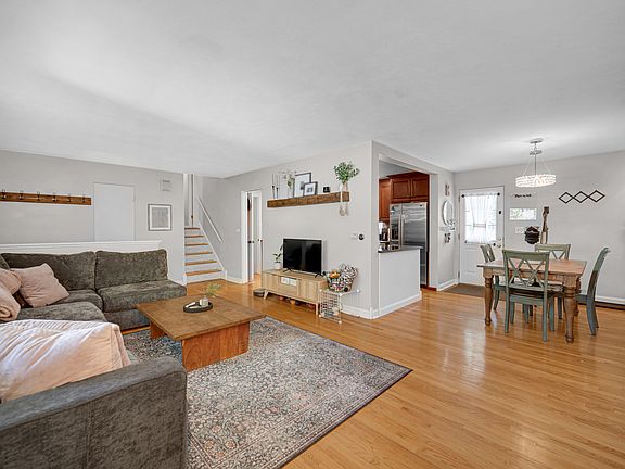 3rd image of 54 Elmwood Dr