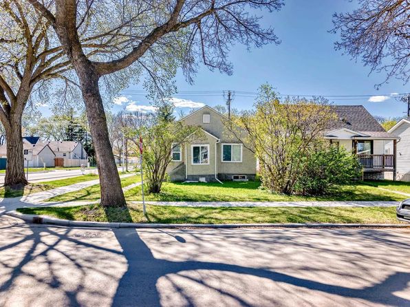 11902 90th St NW, Edmonton, AB T5B 3Y9