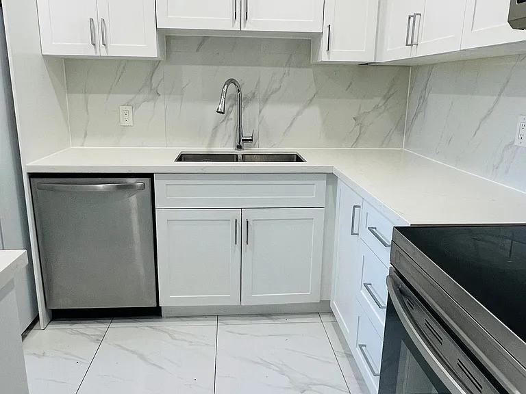131 Taunton Rd E #409 — Photo 4