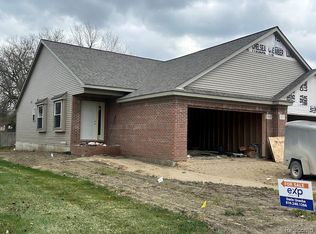 819 Chelsea Ridge Ct, Howell, MI 48843