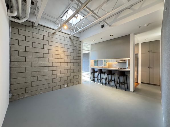 2110 Main St SUITE 304