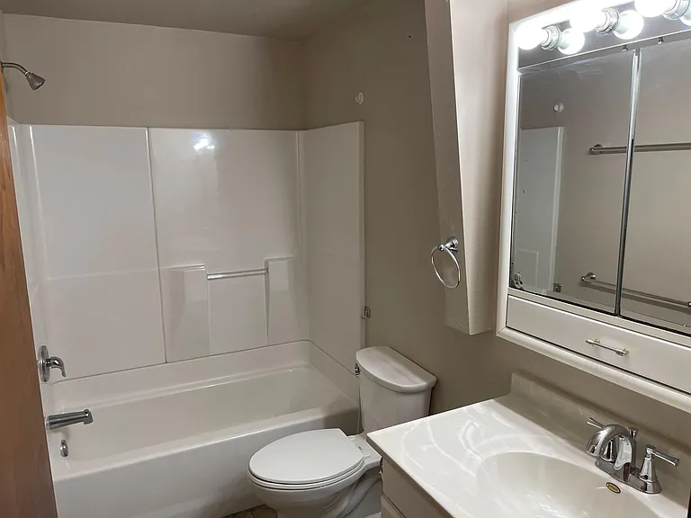 608 S Anderson St — Photo 32