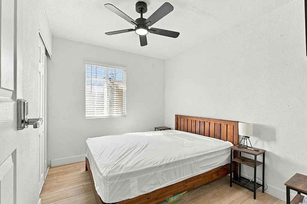 7 bed, 1150 sqft, $800 — Photo 2