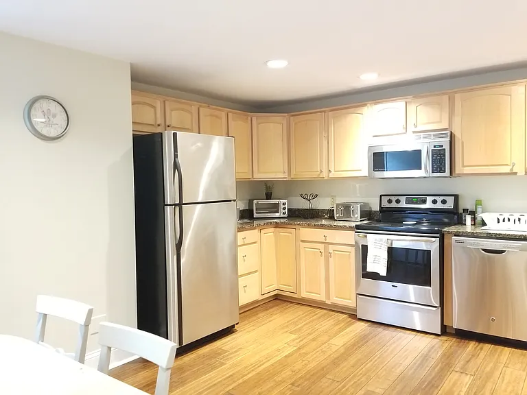 78 Thames St #2 — Photo 16