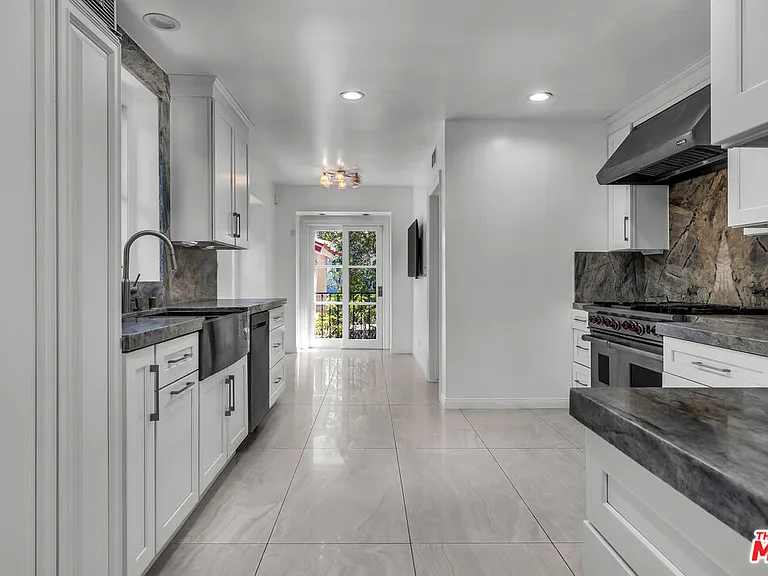 1521 Midvale Ave — Photo 17