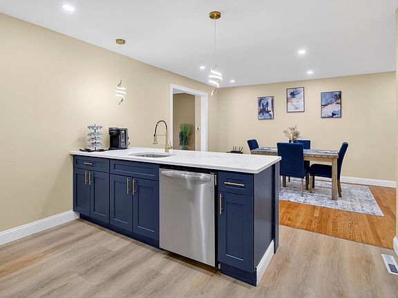 5th image of 44 Fullerton St #1