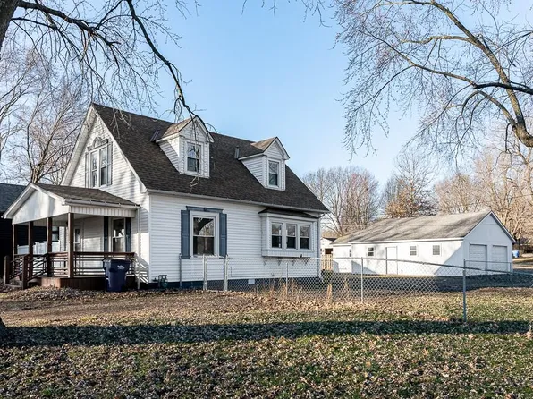 204 S Delaware St, Tonganoxie, KS 66086