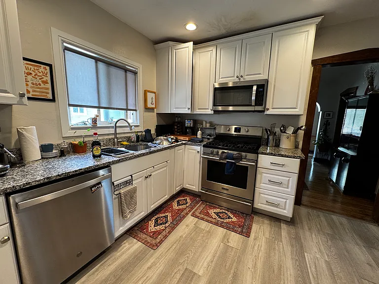 410 N Oakley St — Photo 6