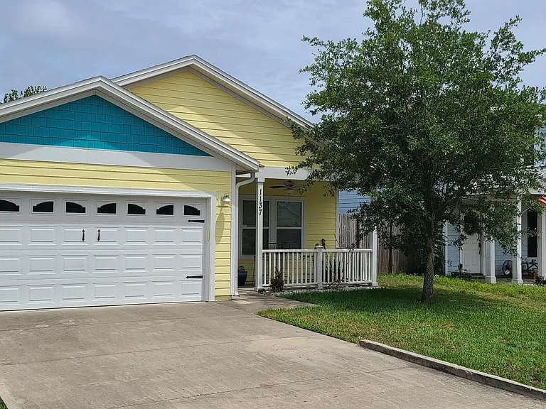 1137 Violet St — Photo 1