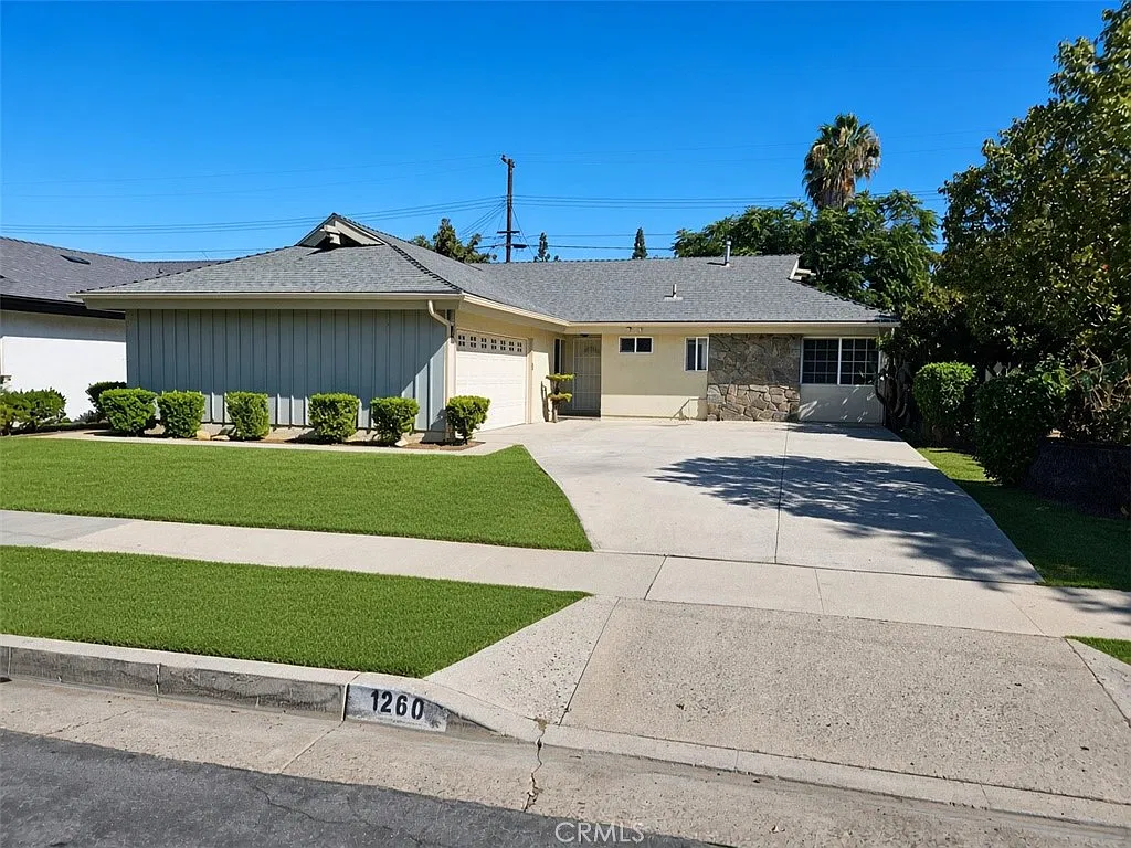 4 bed, 1361 sqft, $3,800 — Photo 2