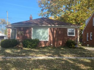 21543 Newcastle Rd, Harper Woods, MI 48225
