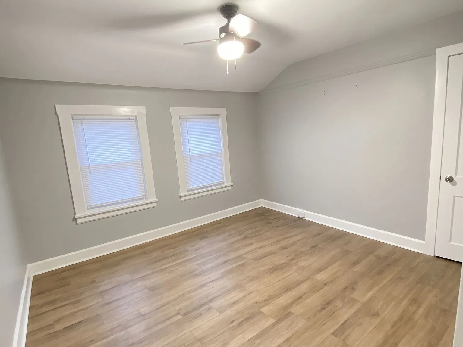 5 bed, 1.5 bath, 1832 sqft, $1,995 — Photo 4