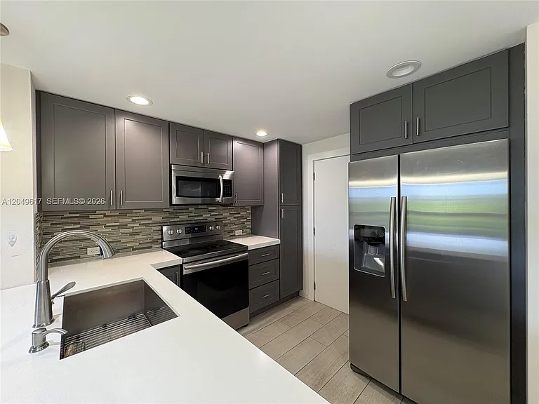 900 NE 12th Ave #703 — Photo 4