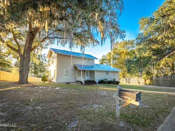 804 Powells Point Dr, Gautier, MS 39553