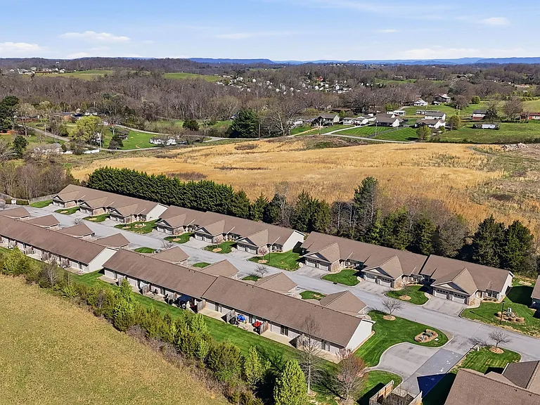 Suncrest Village — Photo 29