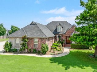 6700 W Braebourne Dr, Rogers, AR 72758