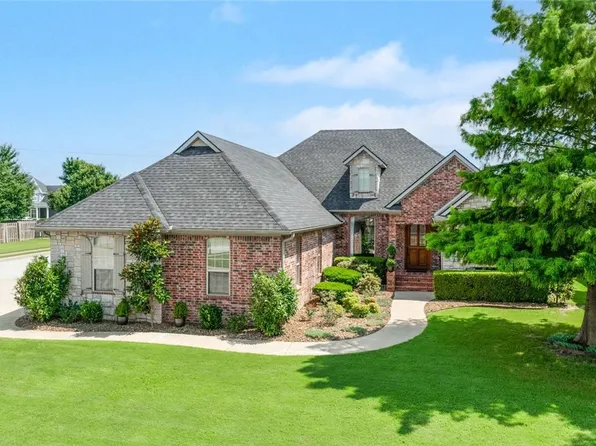 6700 W Braebourne Dr, Rogers, AR 72758