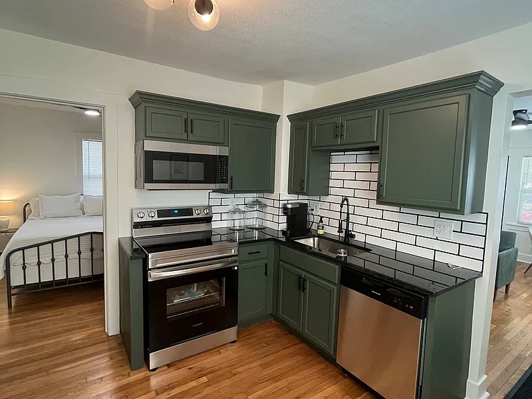 1220 E 24th Ave — Photo 2