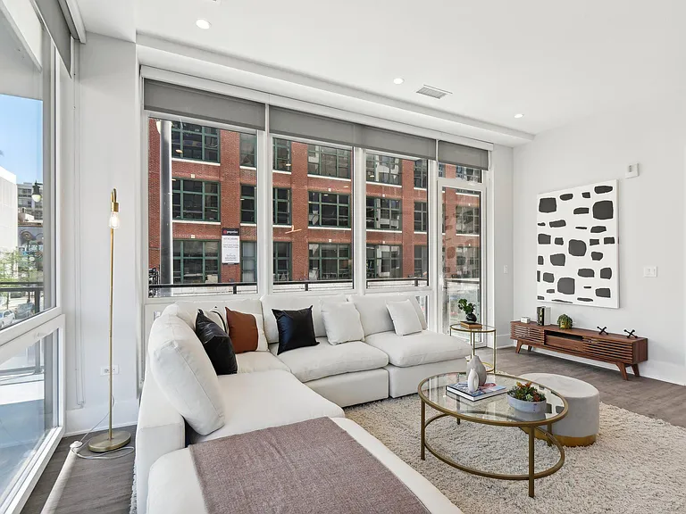 Luxe Suites Chicago Luxury Apartments — Photo 11