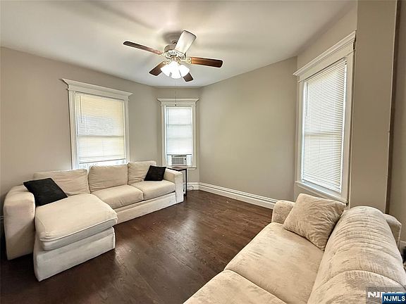 4th image of 162 Sylvan St