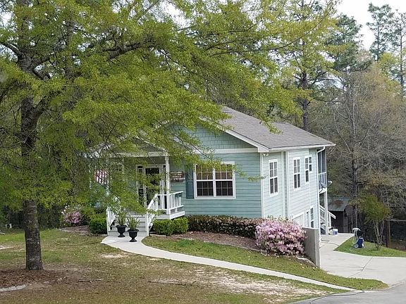 2nd image of 1015 Highlands Cres