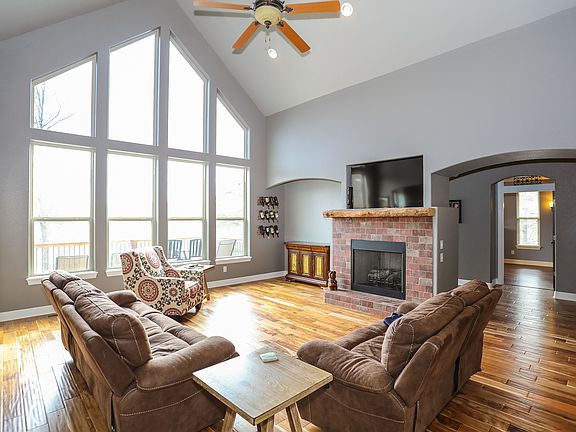 4th image of 14 Gribbin Ln