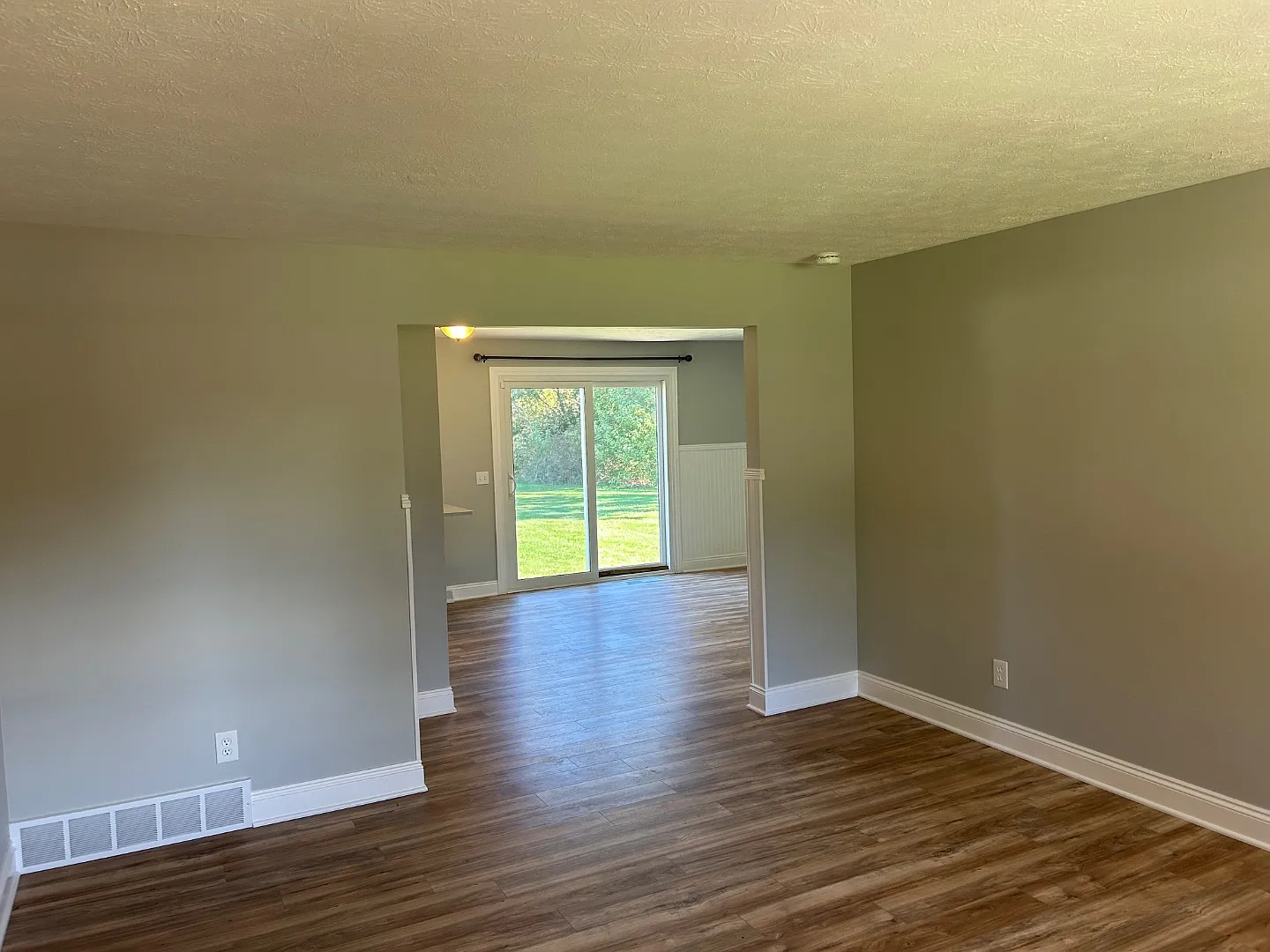 2467 Aspen St NE — Photo 3