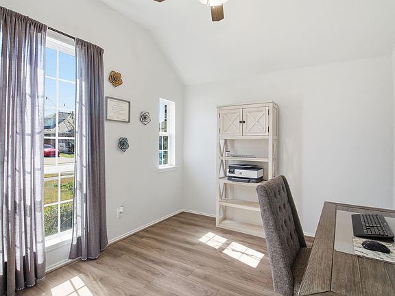 3rd image of 1705 Diamond Mountain Dr