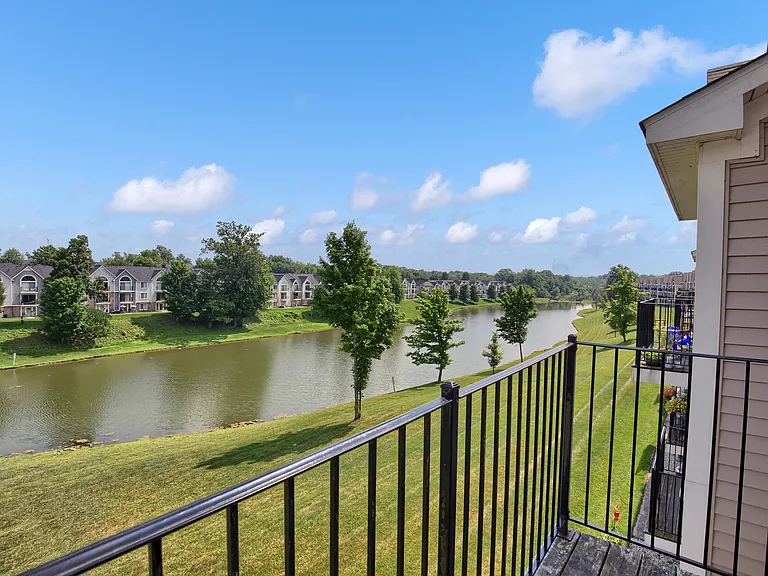LakePointe Apartments — Photo 58