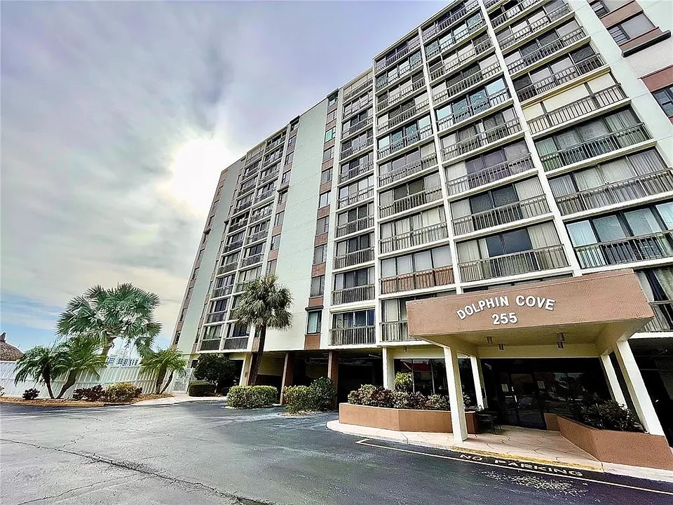 255 Dolphin Point #809