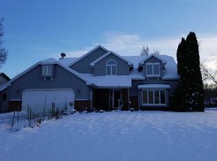 2 Spring Meadow Ct, Appleton, WI 54914