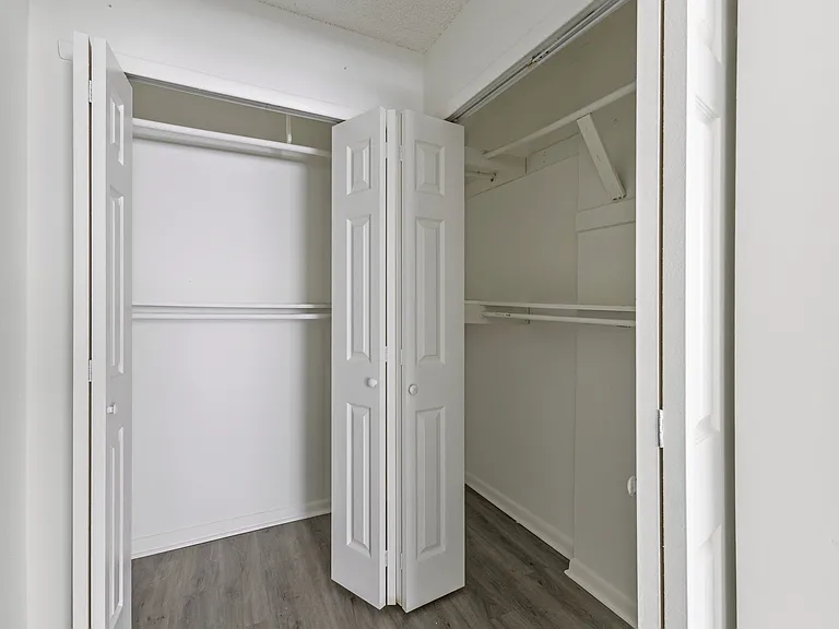 En-suite Walk-In Closet - 2 Bdrm Apt