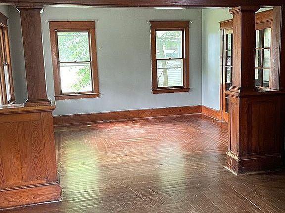 2nd image of 325 Main St