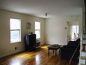 4th image of 122 Lily Pond Ave