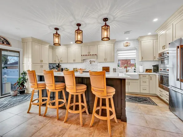 629 Marcy Avenue image 9 of 37