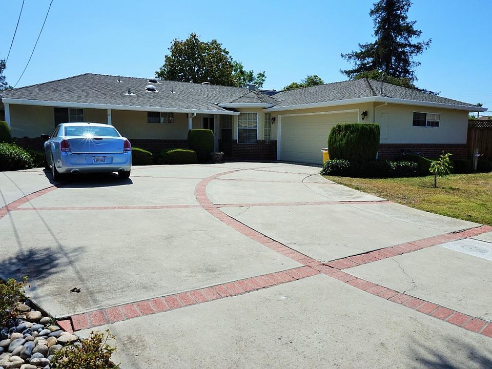 1st image of 674 Chauncey Ct