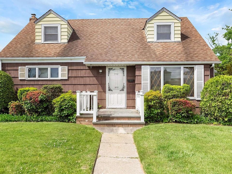 1st image of 772 Park Ln S