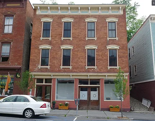 462 Main St #2 Photo 1