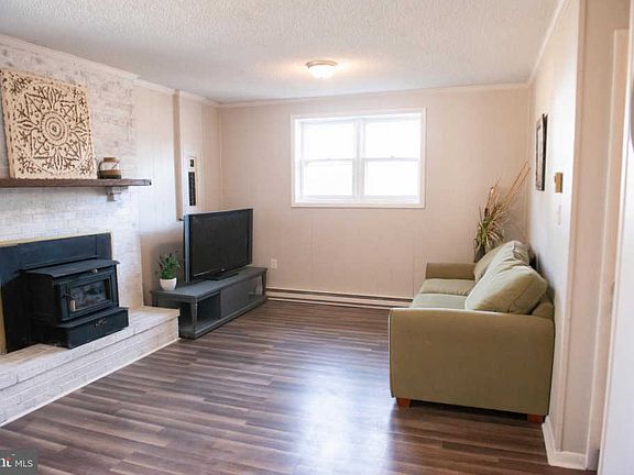 2nd image of 106 Oaklee Dr