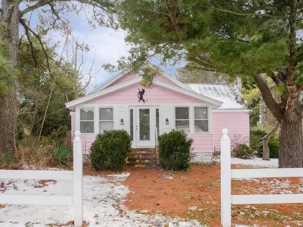 6582 Church St, Chincoteague Island, VA 23336